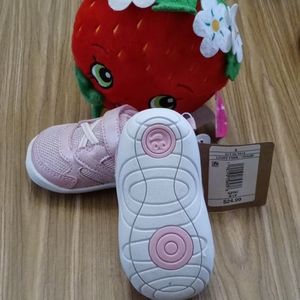Pink baby shoes